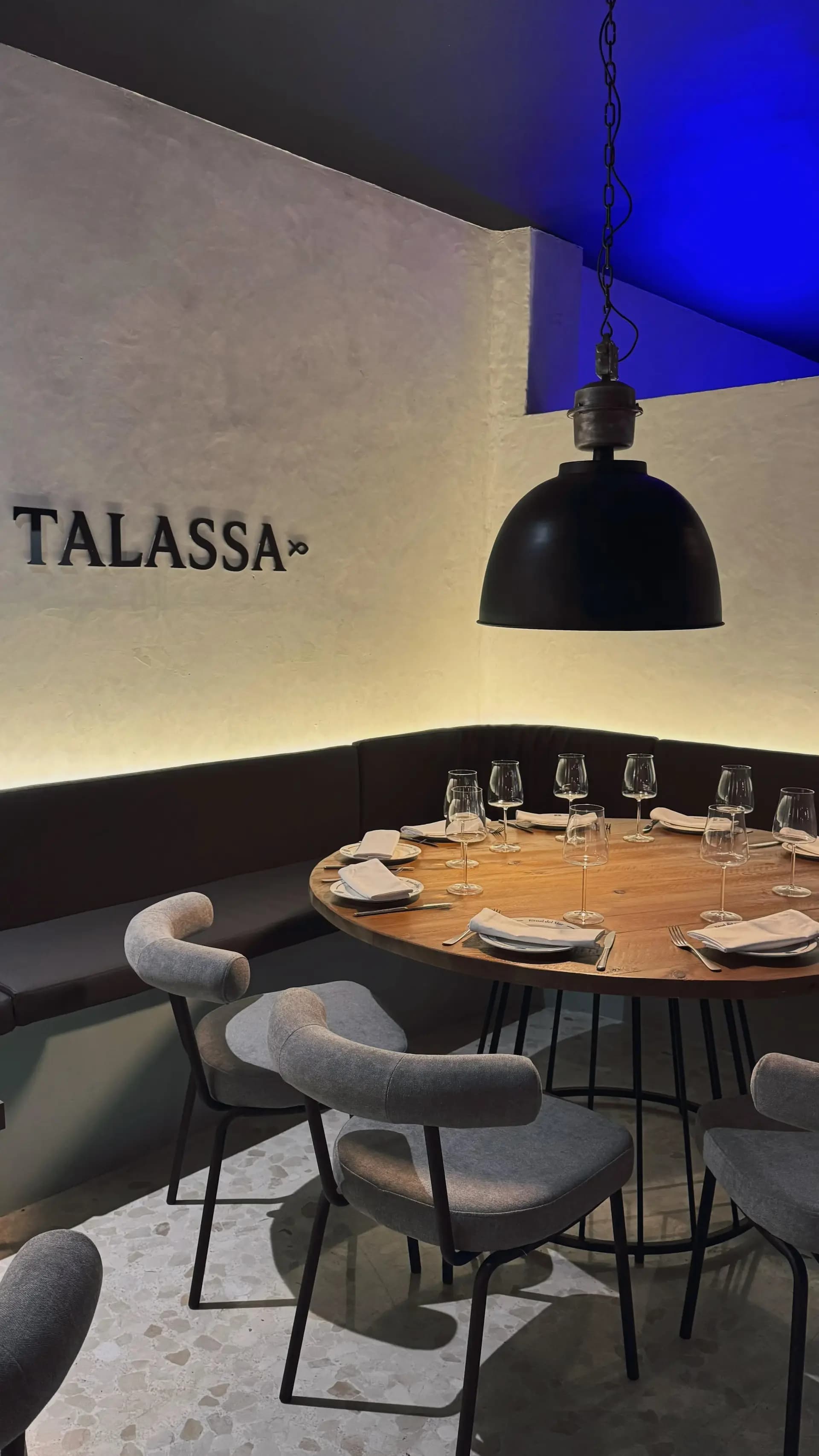 Lámpara decorativa en el restaurante